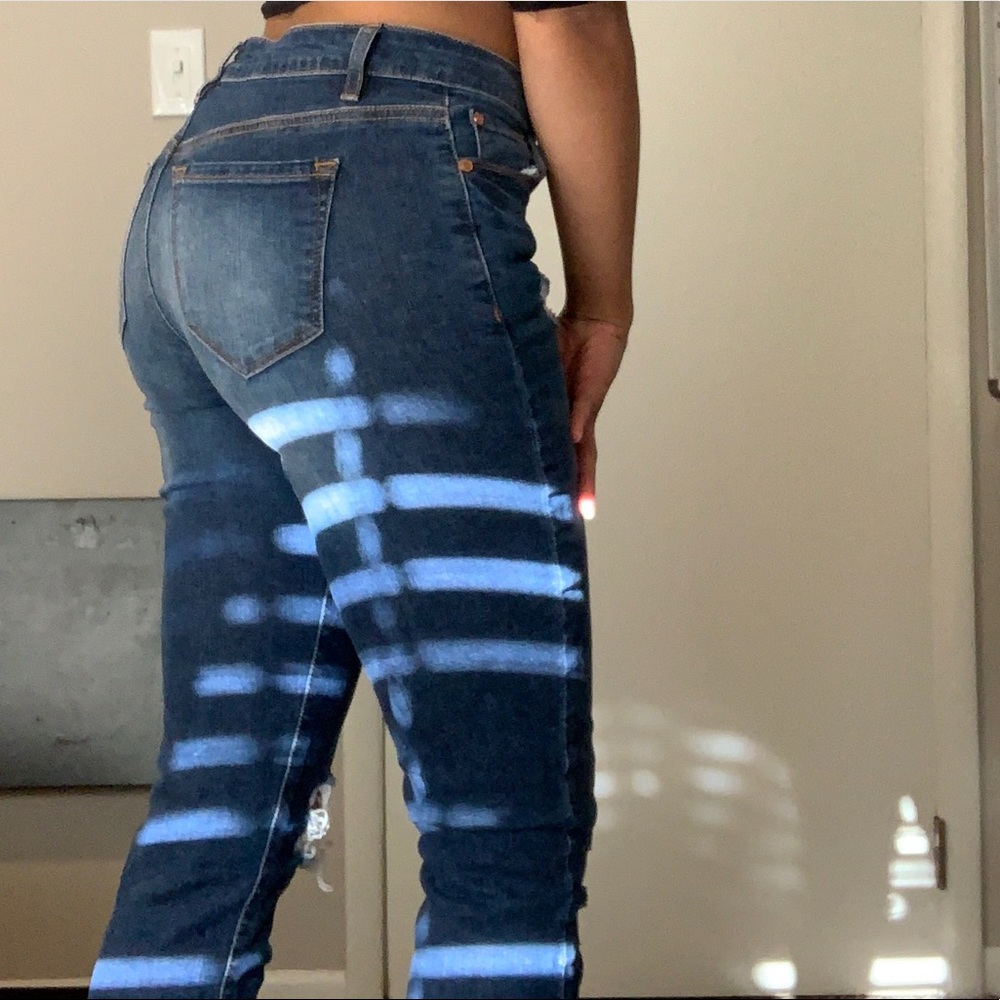 Distressed Jeans - Picture 4 of 4